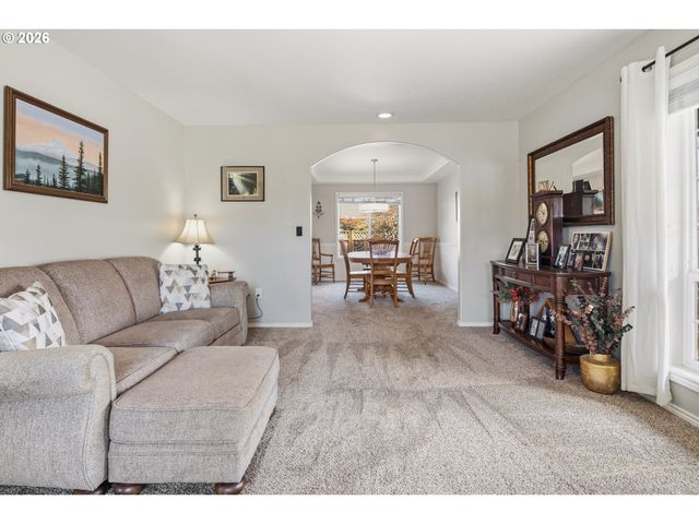 11721 SALMONBERRY Dr, Oregon City, OR 97045