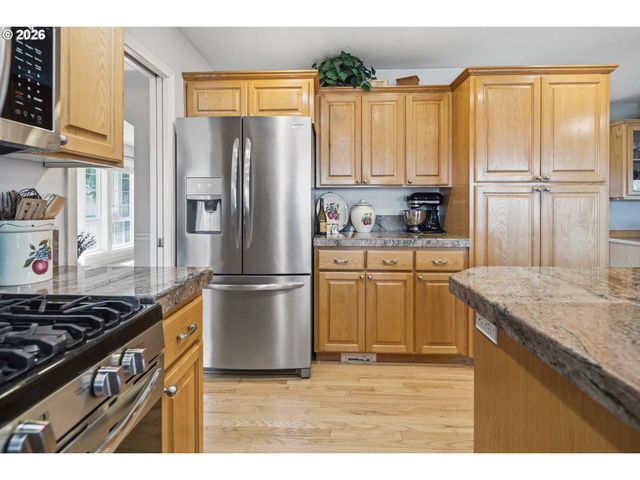 11721 SALMONBERRY Dr, Oregon City, OR 97045