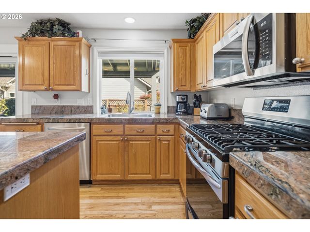 11721 SALMONBERRY Dr, Oregon City, OR 97045