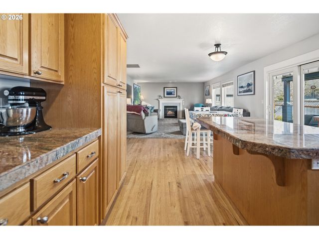 11721 SALMONBERRY Dr, Oregon City, OR 97045