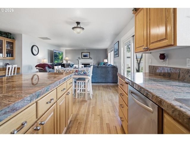 11721 SALMONBERRY Dr, Oregon City, OR 97045