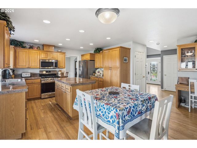 11721 SALMONBERRY Dr, Oregon City, OR 97045