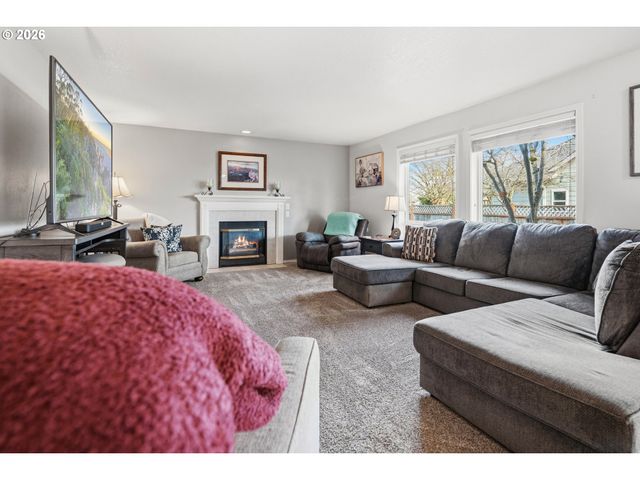 11721 SALMONBERRY Dr, Oregon City, OR 97045