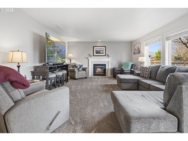 11721 SALMONBERRY Dr, Oregon City, OR 97045