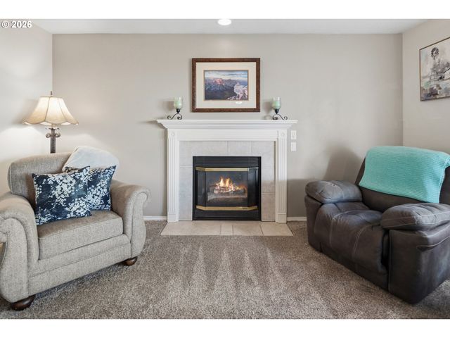 11721 SALMONBERRY Dr, Oregon City, OR 97045