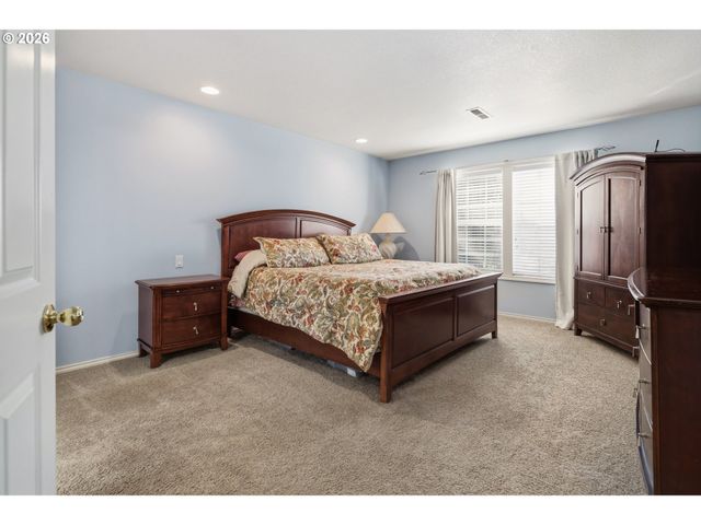 11721 SALMONBERRY Dr, Oregon City, OR 97045