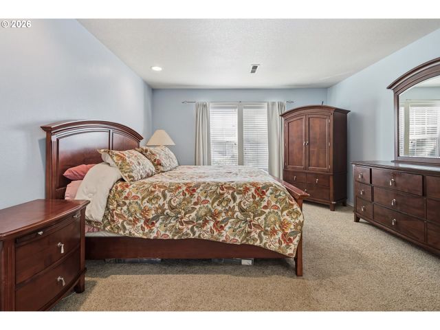 11721 SALMONBERRY Dr, Oregon City, OR 97045