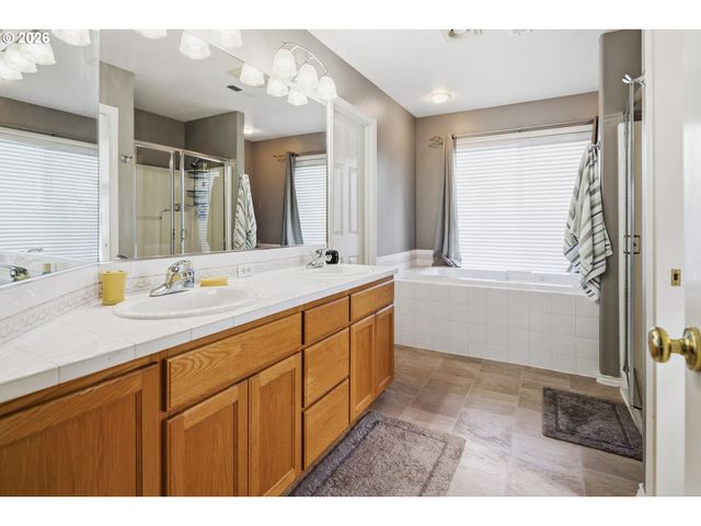 11721 SALMONBERRY Dr, Oregon City, OR 97045