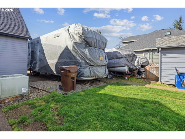 11721 SALMONBERRY Dr, Oregon City, OR 97045