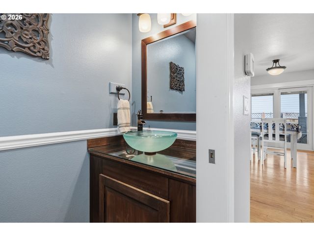 11721 SALMONBERRY Dr, Oregon City, OR 97045