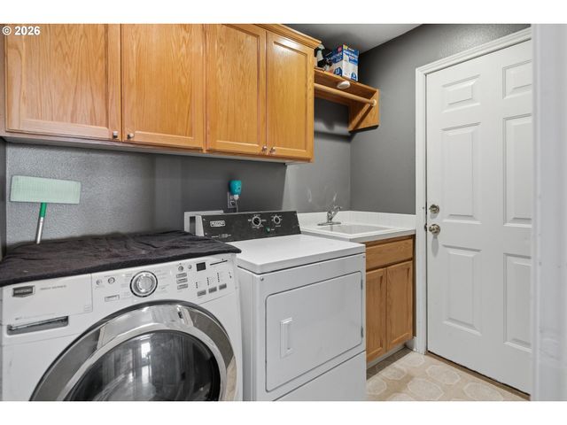 11721 SALMONBERRY Dr, Oregon City, OR 97045