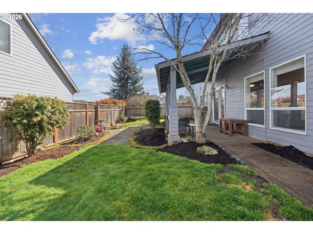 11721 SALMONBERRY Dr, Oregon City, OR 97045