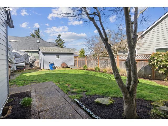 11721 SALMONBERRY Dr, Oregon City, OR 97045