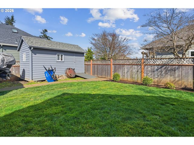 11721 SALMONBERRY Dr, Oregon City, OR 97045