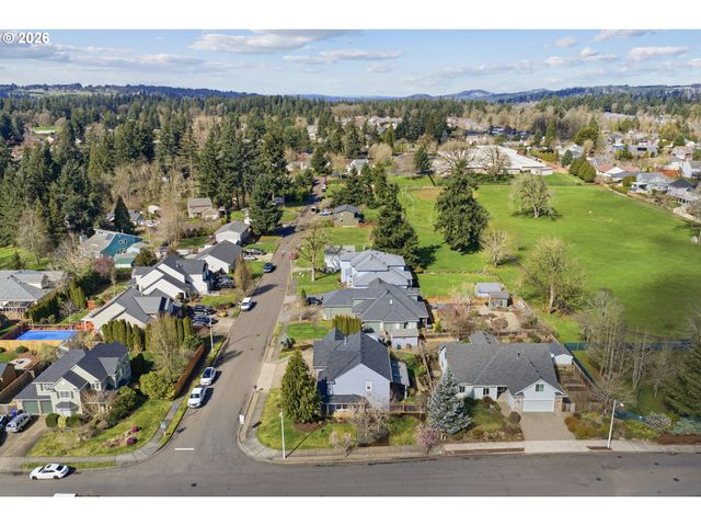 11721 SALMONBERRY Dr, Oregon City, OR 97045