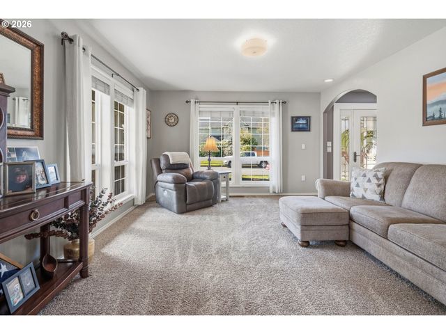 11721 SALMONBERRY Dr, Oregon City, OR 97045