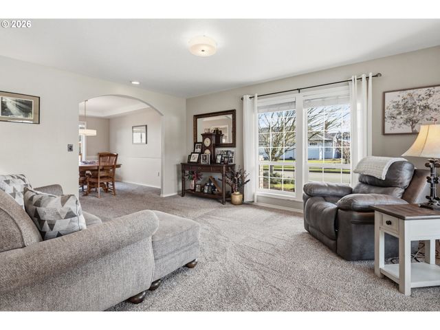 11721 SALMONBERRY Dr, Oregon City, OR 97045