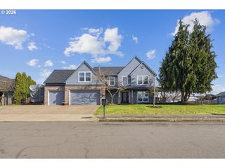 11721 SALMONBERRY Dr, Oregon City, OR 97045