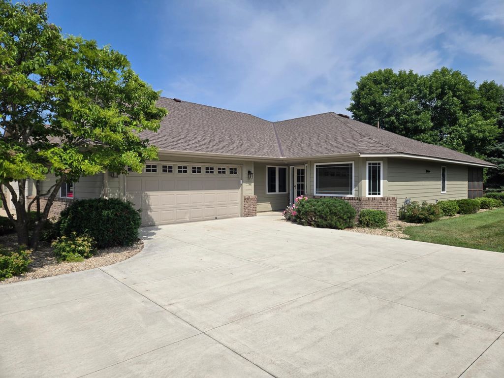 411 Independence Street NE, New Prague, MN 56071 — exterior