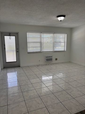 218 Windsor J, West Palm Beach, FL 33417