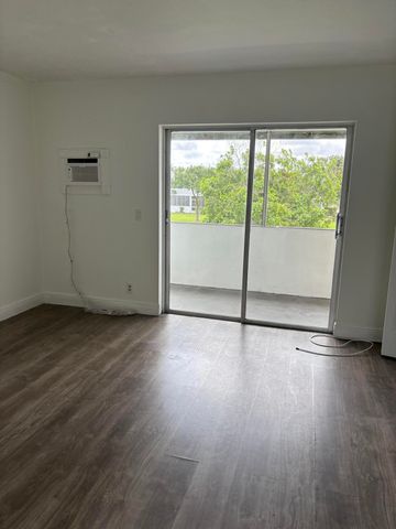 218 Windsor J, West Palm Beach, FL 33417