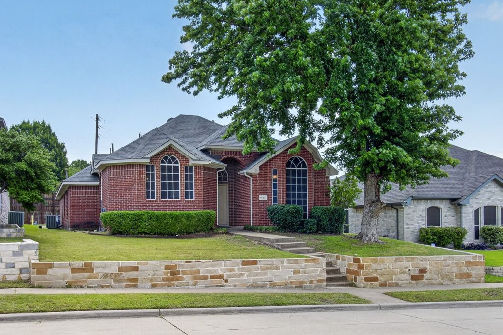 1822 Dartbrook Drive, Rowlett, TX 75089