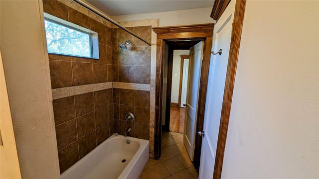 702 Paschall Street B, Houston, TX 77009