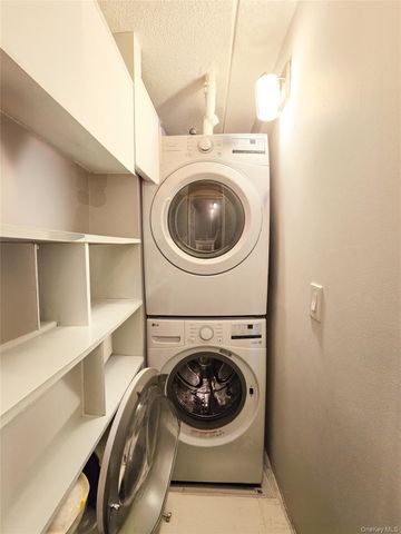 38-08 147 Street 4B, Flushing, NY 11354