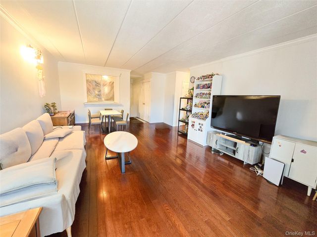 38-08 147 Street 4B, Flushing, NY 11354