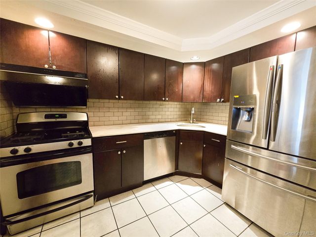 38-08 147 Street 4B, Flushing, NY 11354