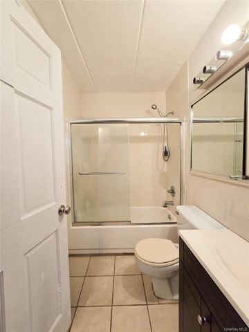 38-08 147 Street 4B, Flushing, NY 11354