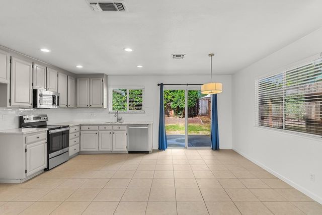 329 Redwood Ave, Tracy, CA 95376