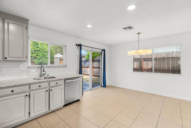 329 Redwood Ave, Tracy, CA 95376