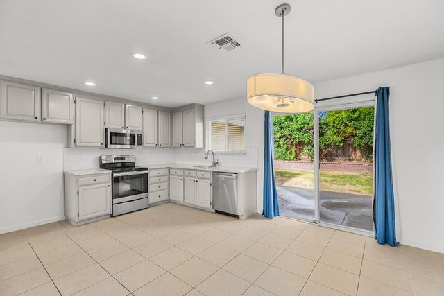 329 Redwood Ave, Tracy, CA 95376