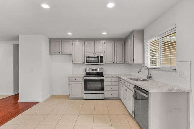 329 Redwood Ave, Tracy, CA 95376