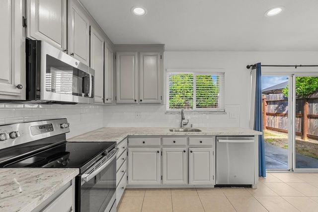 329 Redwood Ave, Tracy, CA 95376