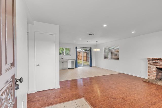 329 Redwood Ave, Tracy, CA 95376