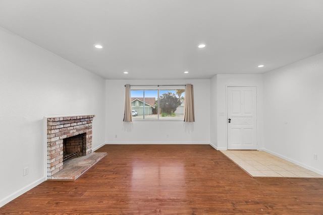 329 Redwood Ave, Tracy, CA 95376