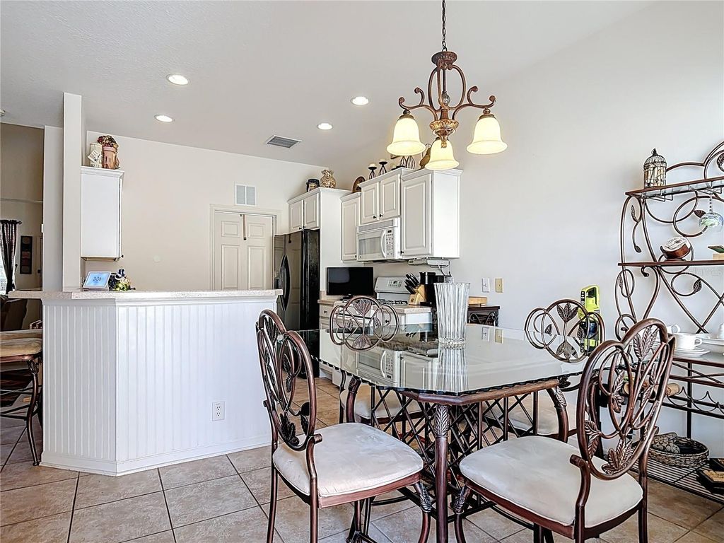 Image 20 of property listing at 219 VICTORIA COMMONS, Deland, FL 32724