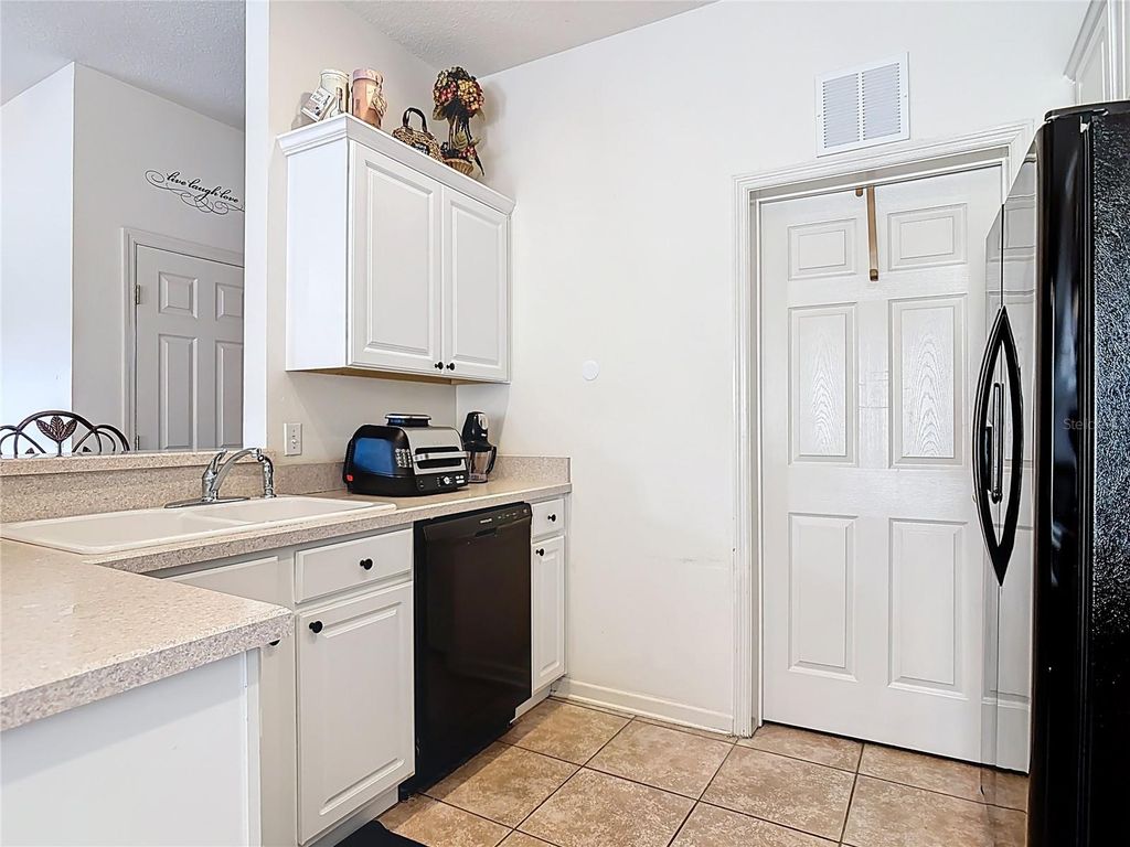 Image 23 of property listing at 219 VICTORIA COMMONS, Deland, FL 32724