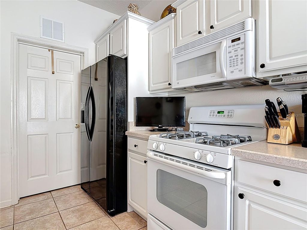 Image 24 of property listing at 219 VICTORIA COMMONS, Deland, FL 32724