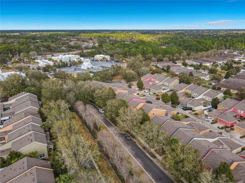 Image 5 of property listing at 219 VICTORIA COMMONS, Deland, FL 32724