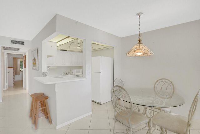 143 Somerset G, West Palm Beach, FL 33417