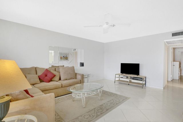 143 Somerset G, West Palm Beach, FL 33417