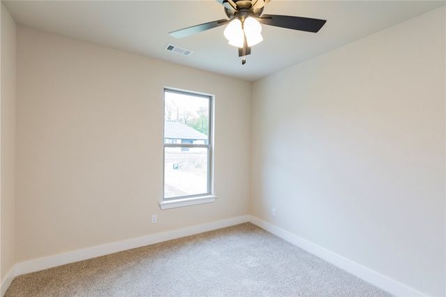 2104 N Dagan Street, Siloam Springs, AR 72761