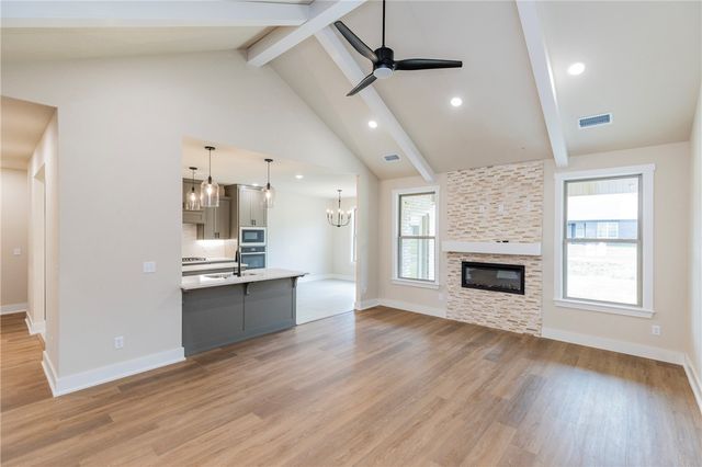 2104 N Dagan Street, Siloam Springs, AR 72761