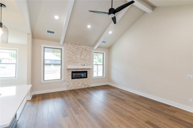 2104 N Dagan Street, Siloam Springs, AR 72761