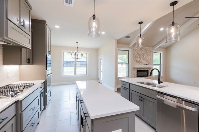 2104 N Dagan Street, Siloam Springs, AR 72761