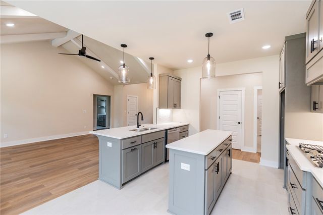 2104 N Dagan Street, Siloam Springs, AR 72761