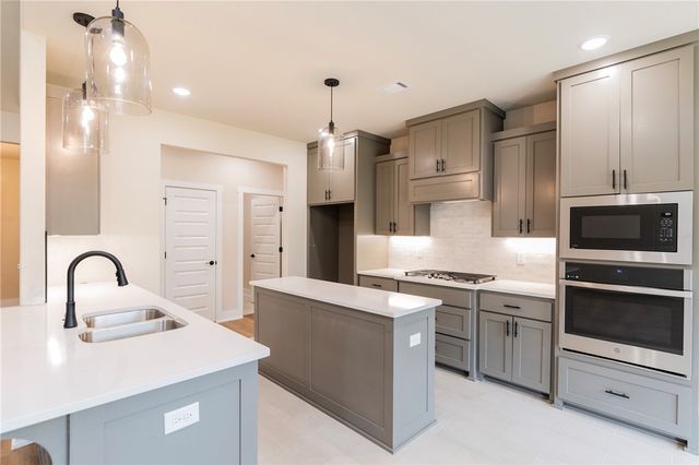 2104 N Dagan Street, Siloam Springs, AR 72761